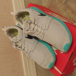 Nike Roshe Run Calypso Sneakers